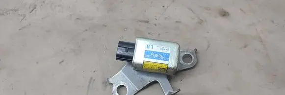 Toyota RAV 4 (XA20) Airbag deployment crash/impact sensor 8983042020 1879001141