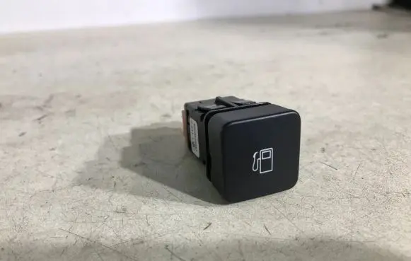 Citroen C4 II Fuel tank opening switch 96664235XT