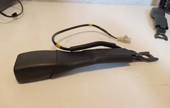 Peugeot 107 Front seatbelt buckle 15355 B590