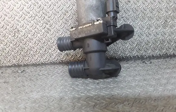 BMW 5 E39 Coolant heater control valve 64118369805 1147412144