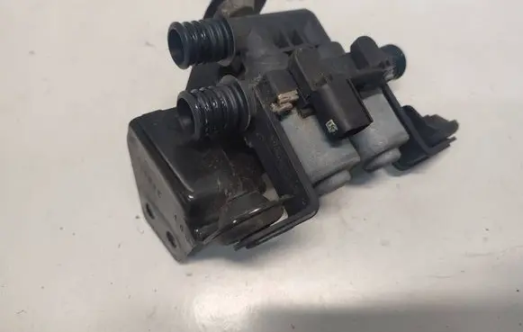BMW X5 F15 Coolant heater control valve 6910544 64116910544