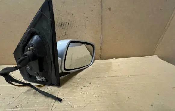 Toyota Yaris Manual wing mirror E1010673