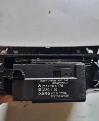 Mercedes-Benz CLS C219 Keyless (KESSY) go control unit/module 2118204075 33501102 50126703
