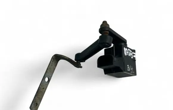 Mercedes-Benz C W203 Air suspension front height level sensor A0105427717