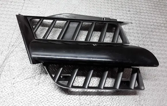 Mitsubishi Outlander Front bumper upper radiator grill MN175978