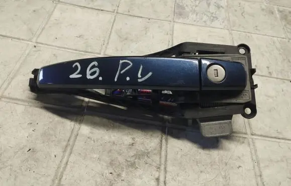 Opel Zafira B Front door exterior handle 366051399