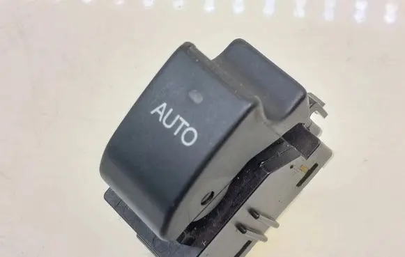 Toyota Avensis T250 Electric window control switch 8481005050