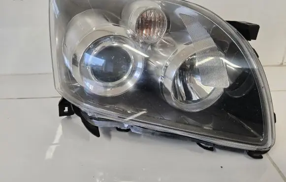 Toyota Avensis T250 Headlight/headlamp 7935109
