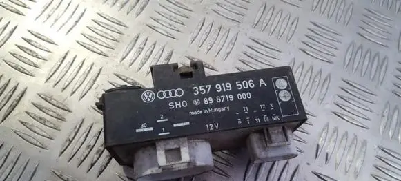 Volkswagen Golf III Coolant fan relay 357919506a 898719000