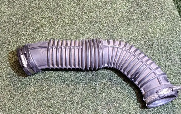 Renault Espace V (RFC) Air intake duct part 165007121R 8201421455