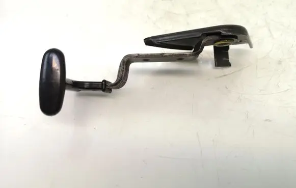 Engine bonnet (hood) release handle