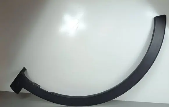Fender trim (molding)