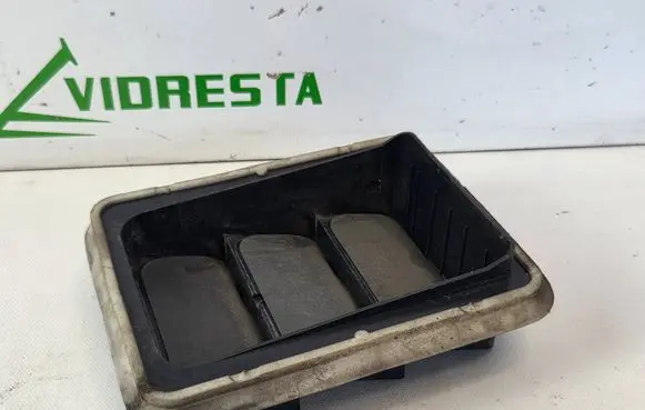 Citroen C4 II Picasso Quarter panel pressure vent 96384903