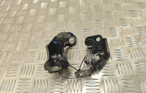 Rear door hinge set