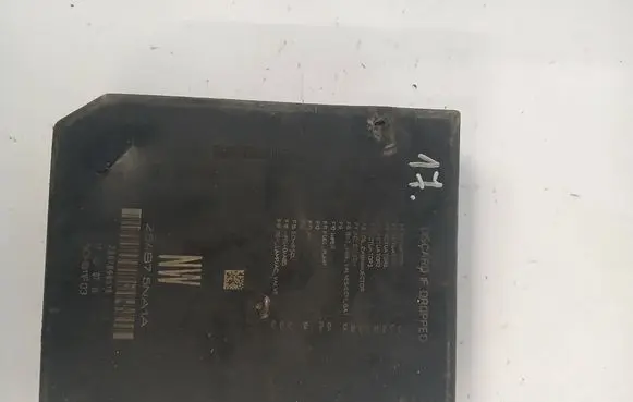 Nissan Qashqai Fuse module 284B75NA1A 2807899519 5CH811F03