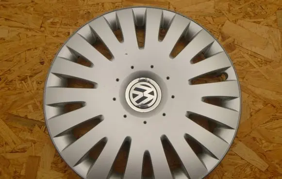 Volkswagen PASSAT B6 R16 wheel hub/cap/trim 3C0601147B