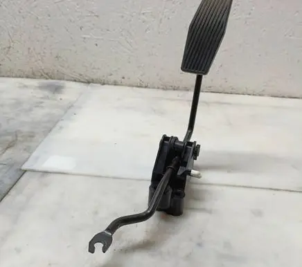 Opel Astra G Accelerator throttle pedal 90571745