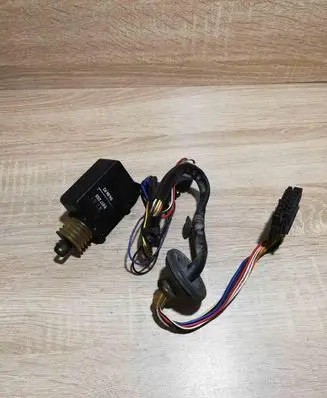 Mazda 626 Alarm control unit/module 6817253
