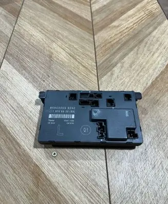 Mercedes-Benz E W211 Door control unit/module 2118706926 00401696