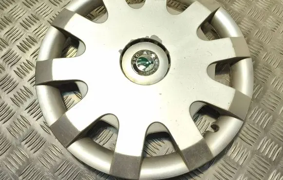 Skoda Octavia Mk3 (5E) R15 wheel hub/cap/trim 1U0601147D