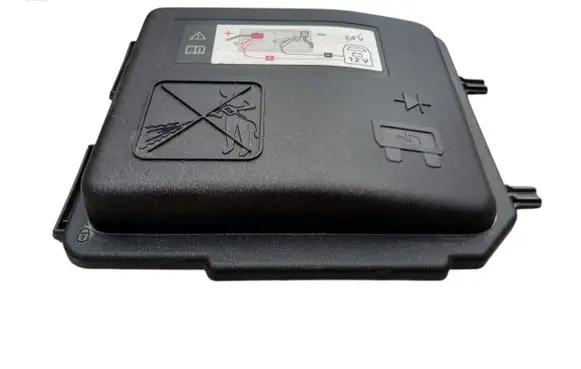 Opel Mokka B Fuse box cover 9824510780