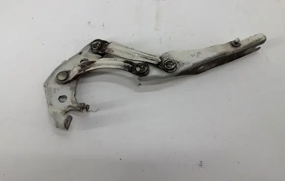 Audi A1 Engine bonnet/hood hinges 8X0823301