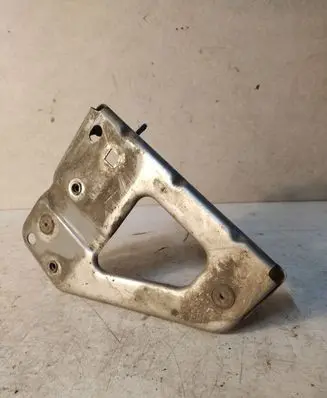 Audi A6 S6 C6 4F Fender mounting bracket 4F0821135