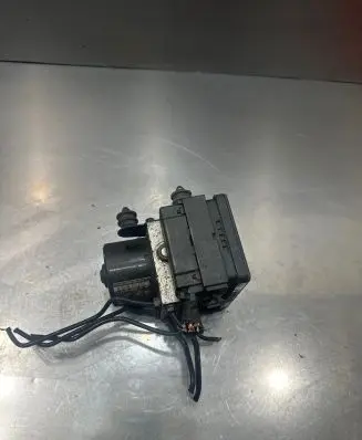Volkswagen Golf V ABS Pump 1K0907379AC 00005305H0 10096003593