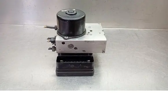 Volvo V70 ABS Pump 8671224