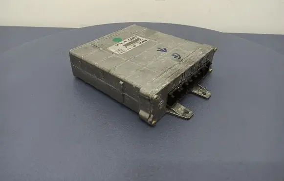 Audi A4 S4 B5 8D Engine control unit/module ECU 8D0907557