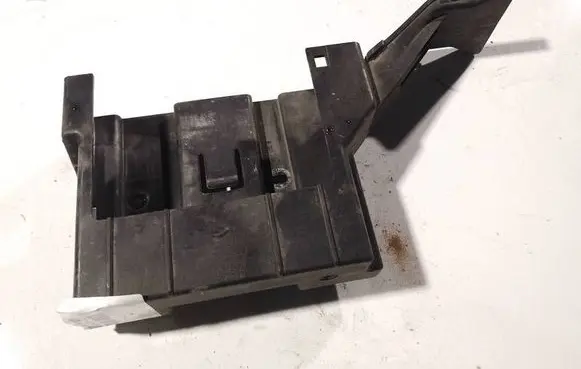 Battery bracket