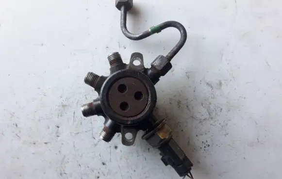 Renault Megane II Fuel distributor R9144Z070B