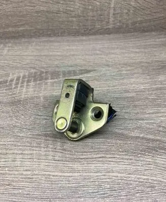 Ford Mondeo Mk III Front door lock loop/hook striker 96BGF21982AJ