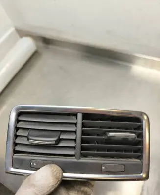 Rear air vent grill