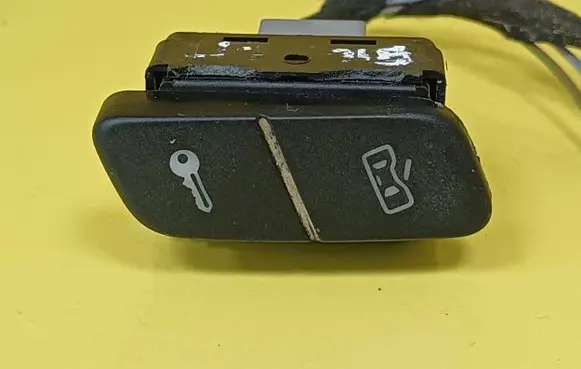 Volkswagen Polo IV 9N3 Central locking switch button 6Q1962125