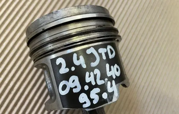 Alfa Romeo 166 Piston 0942.4095.4