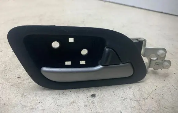 Honda FR-V Front door interior handle 