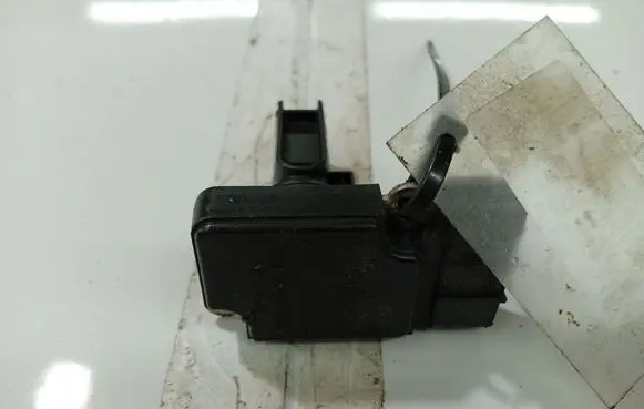 Toyota Avensis T250 Mass air flow meter 2220427010