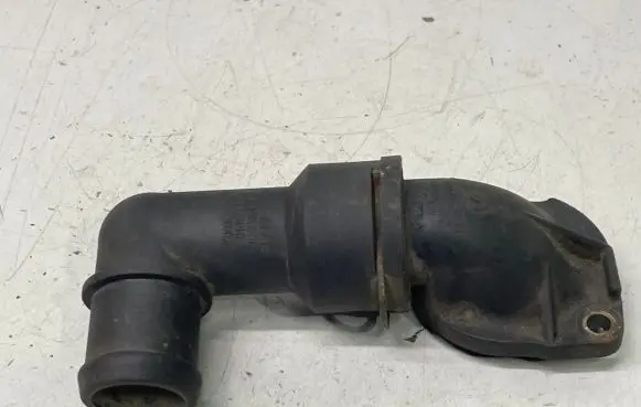 Volkswagen Golf III Engine coolant pipe/hose 037121121A 037121619A