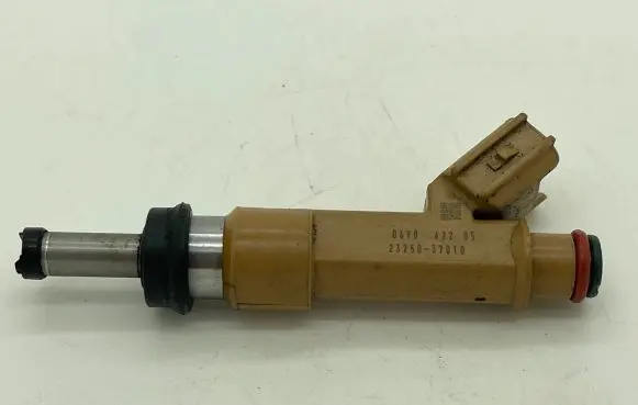Toyota Auris E180 Fuel injector 2325037010 0690422052