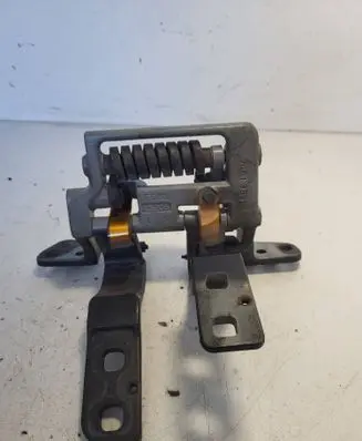 BMW 5 E60 E61 Tailgate/trunk/boot hinge 7061383