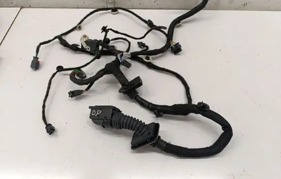 Opel Astra L Front door wiring loom 9847083980