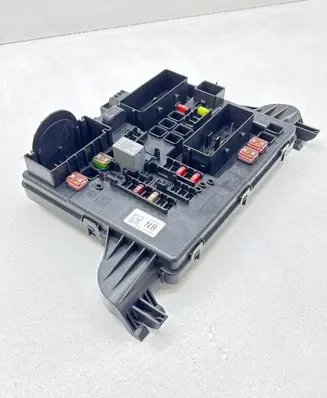 Opel Insignia A Fuse module 13277318