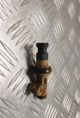 Volvo S40 Fuel injector 9125821