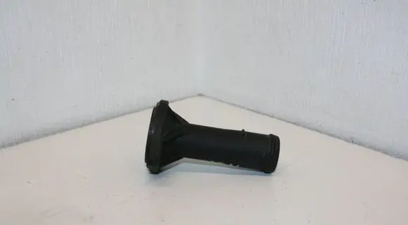 Volkswagen Golf IV Engine coolant pipe/hose 038121121