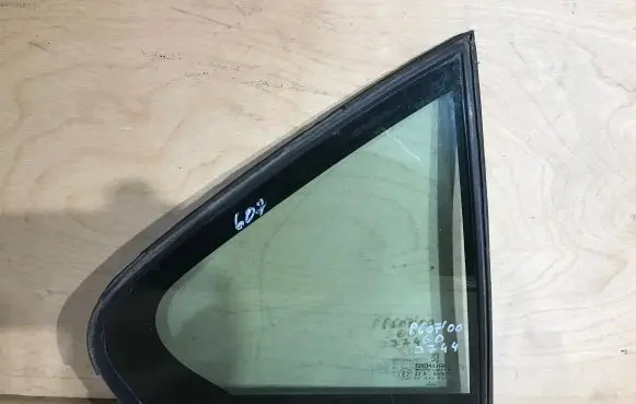 Peugeot 607 Rear vent window glass AS2