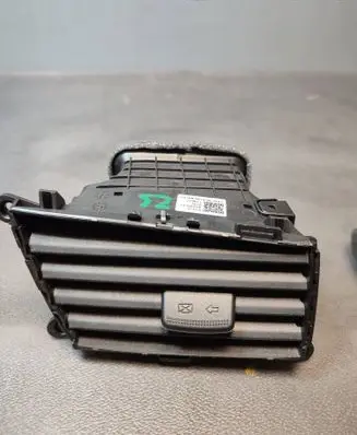 Hyundai i30 Dash center air vent grill 97410A2200