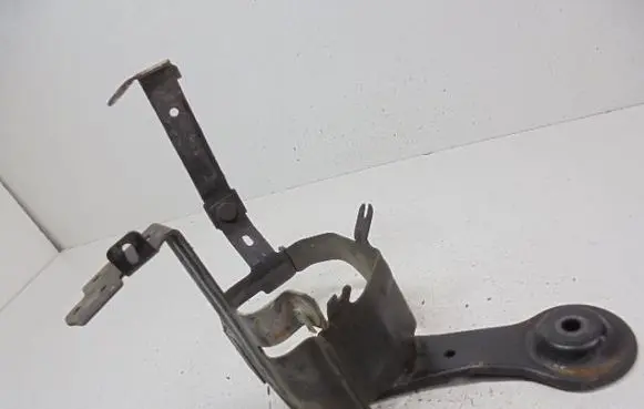 Opel Vectra C Power steering pump mounting bracket 24444335