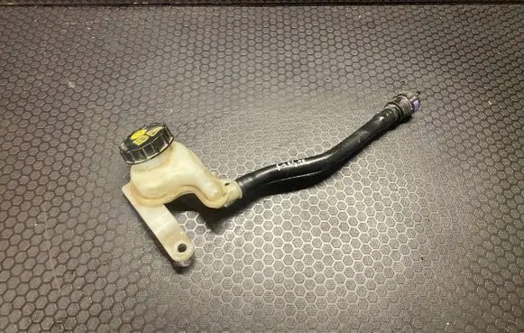 Brake fluid reservoir