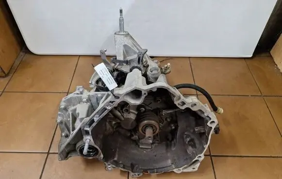 Renault Twingo III Manual 5 speed gearbox JE3007